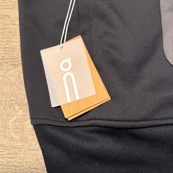 On Running Men's Charcoal and Black Performance Jacket - Picture 2 of 4